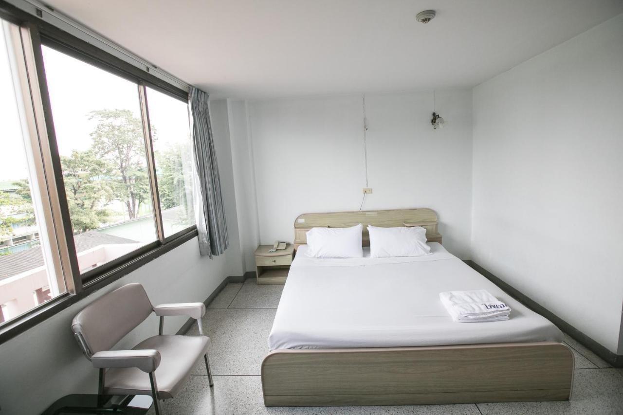 Tokyo Hotel Ubon Ratchathani Esterno foto